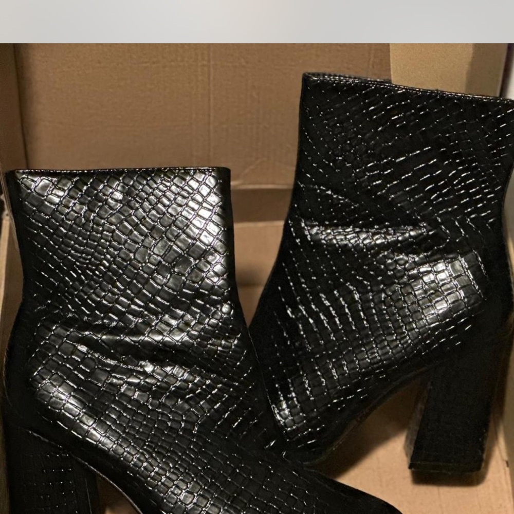 Boohoo Black Croc-Embossed Block Heel Ankle Boots